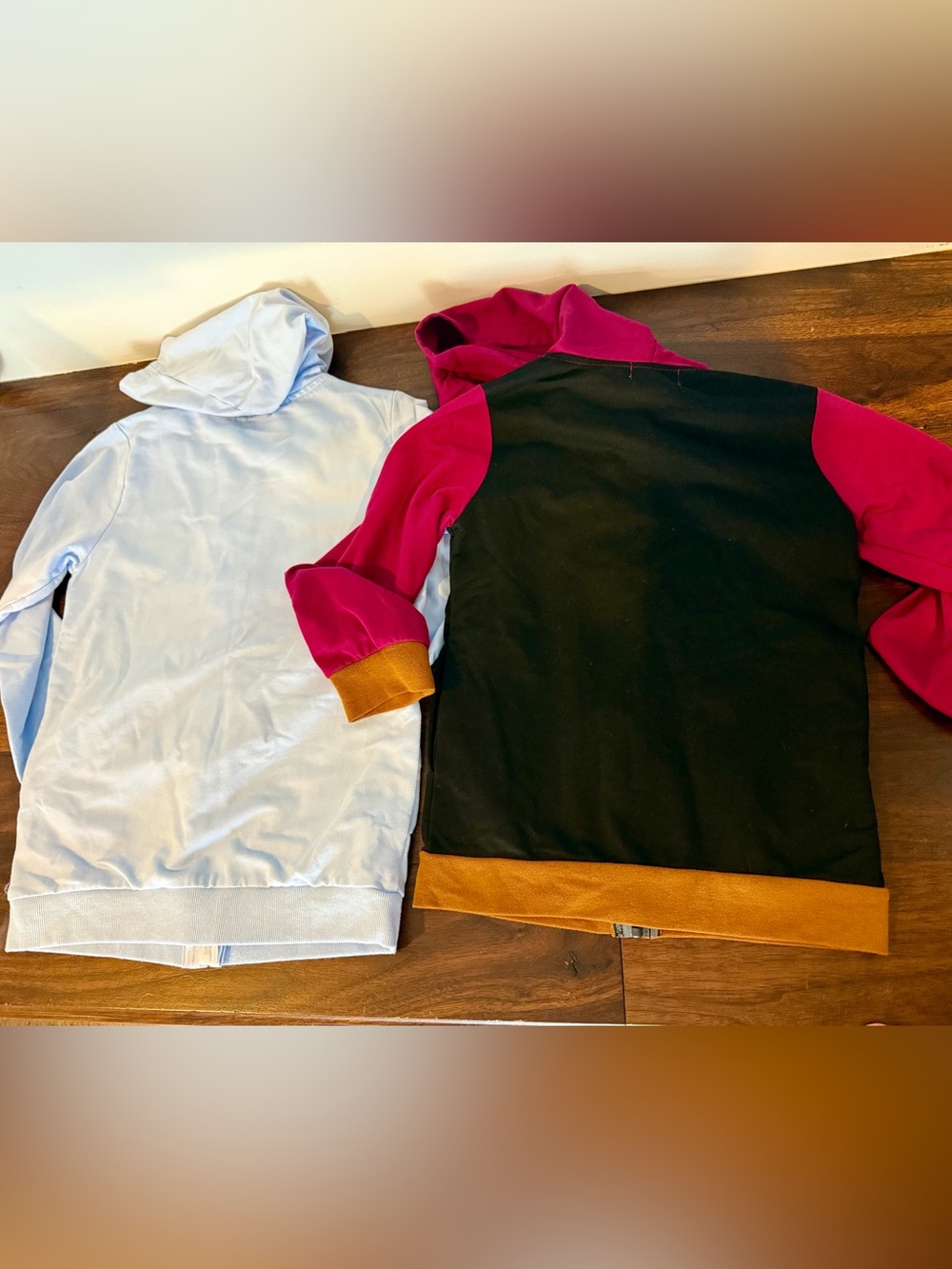 Disney, Elsa and Anna Black Hooded Jacket with Gold Trim - Picture 4 of 4